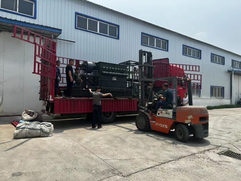 磨粉機，脈沖除塵和變頻輸送機發(fā)貨浙江